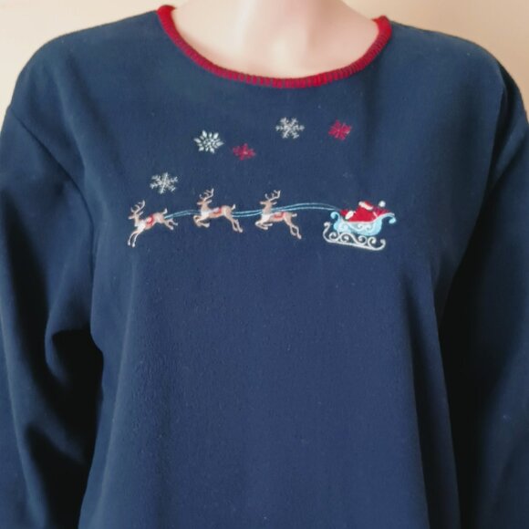 Embroidered Reindeer Sleigh Fleece Top M Blue Long Sleeve Shirt Red Trim - Picture 2 of 9